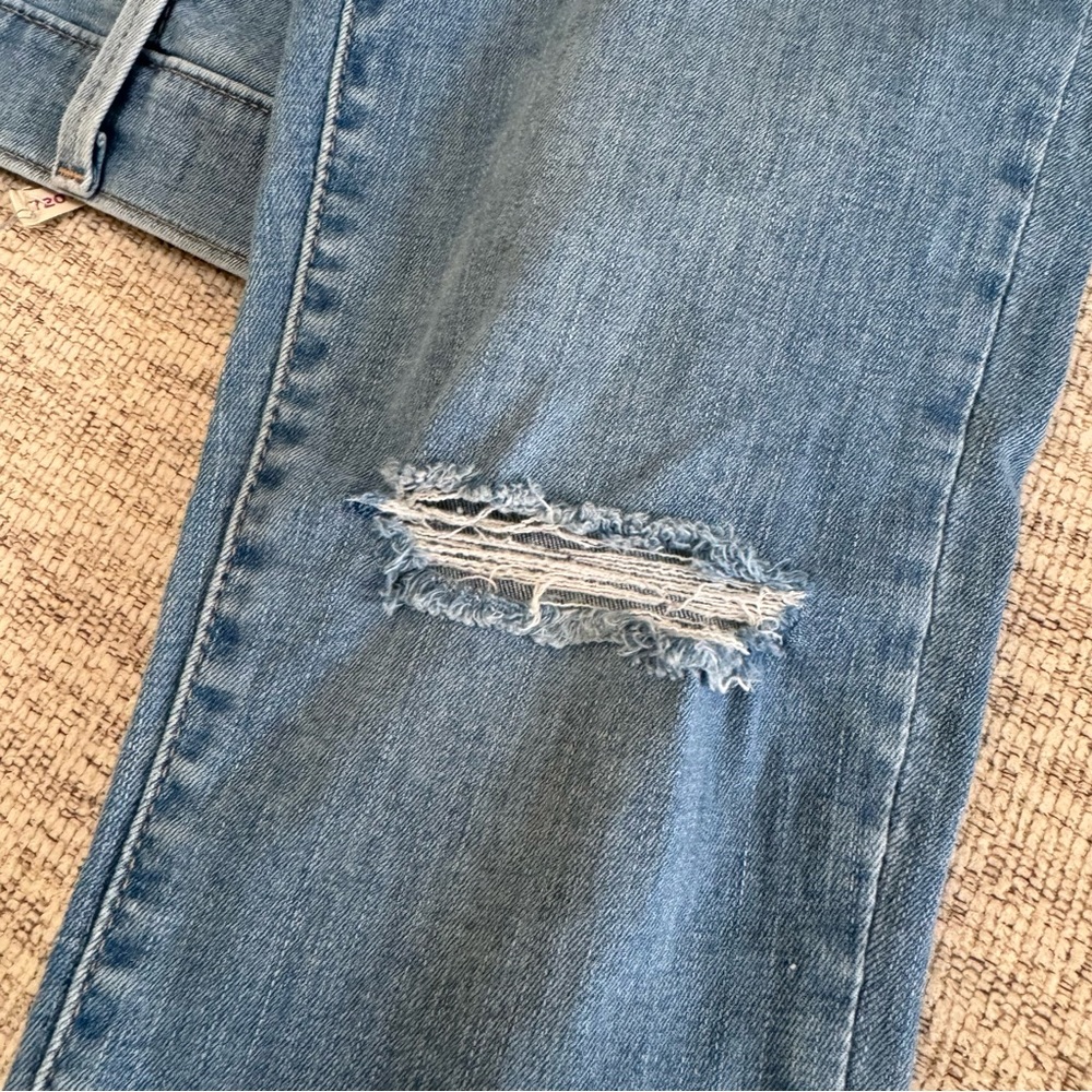 Levi’s High Rise Jeans - Picture 6 of 7